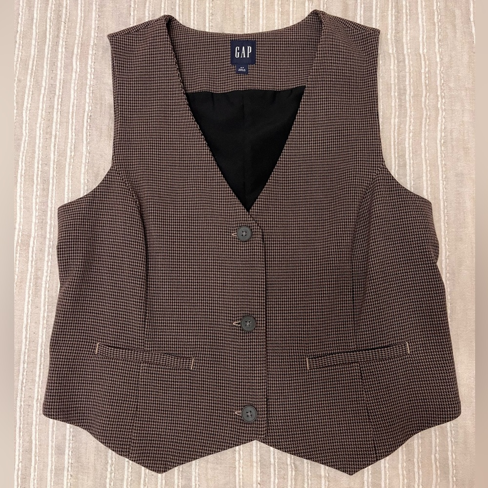 Gap button up vest